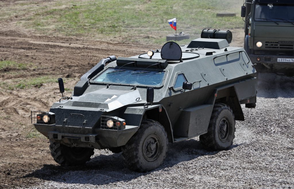 Оператори «Рарог» уразили рідкісний бронеавтомобіль «Выстрел»