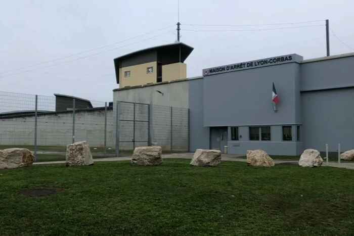 У Франції в'язень утік з тюрми, сховавшись у сумці співкамерника