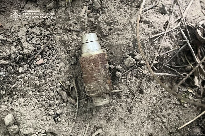 На Київщині дитина під час прогулянки знайшла осколкову гранату (фото)