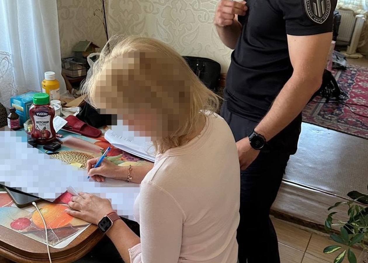 Військова з Полтавщини замість служби відвідувала курорти - ДБР