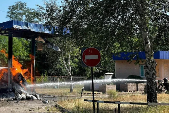 Окупанти вдарили дроном по АЗС у Харкові: є поранена