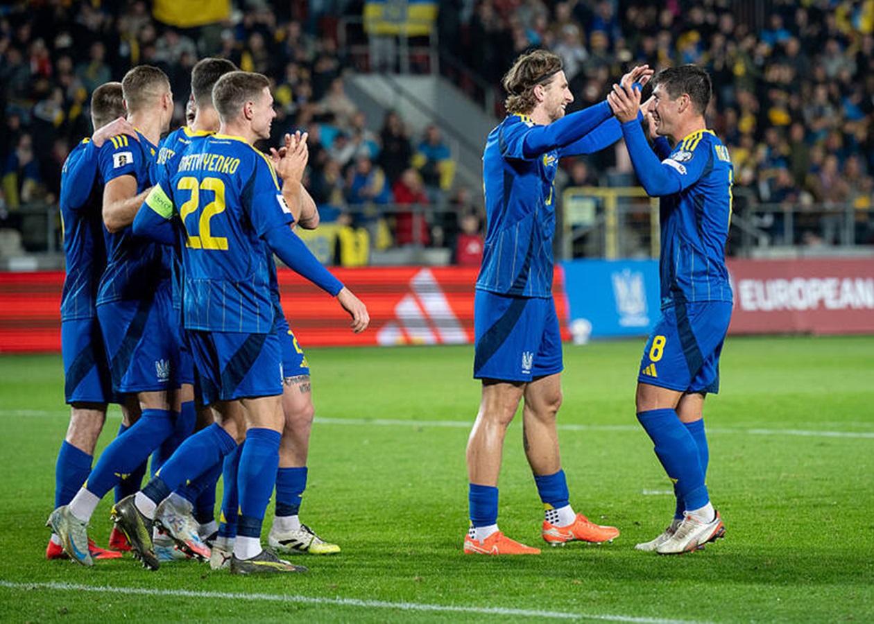 Команда України прибула до столиці Франції на матч відбору ЧС-2026