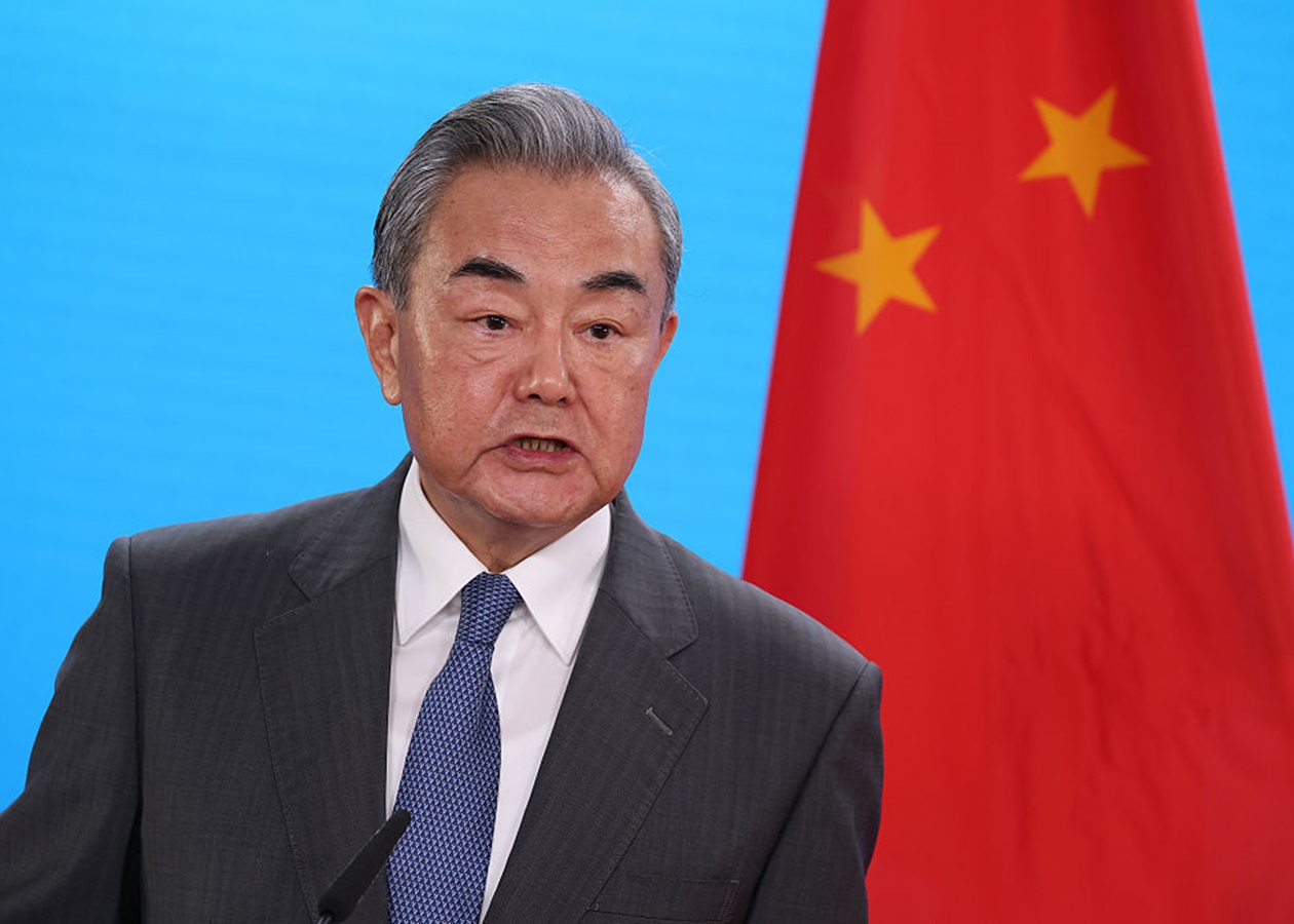 Глава МЗС Китаю відвідає Росію