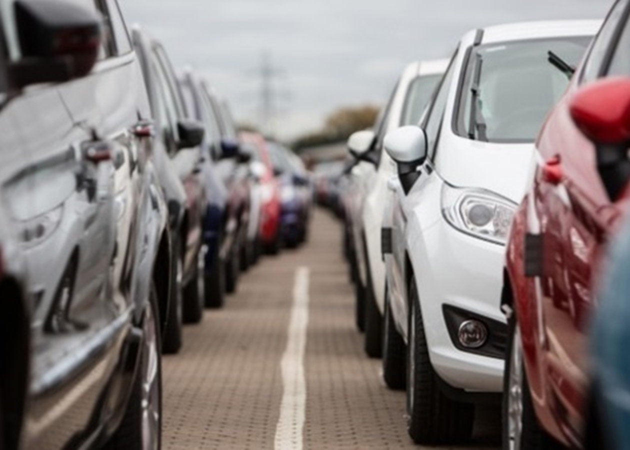 ЄС відтермінував заборону на дизельні та бензинові авто