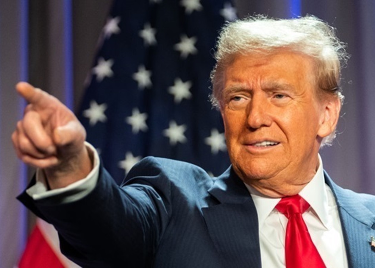 Загроза нацбезпеці: Трамп зупинив будівництво найбільших вітропарків