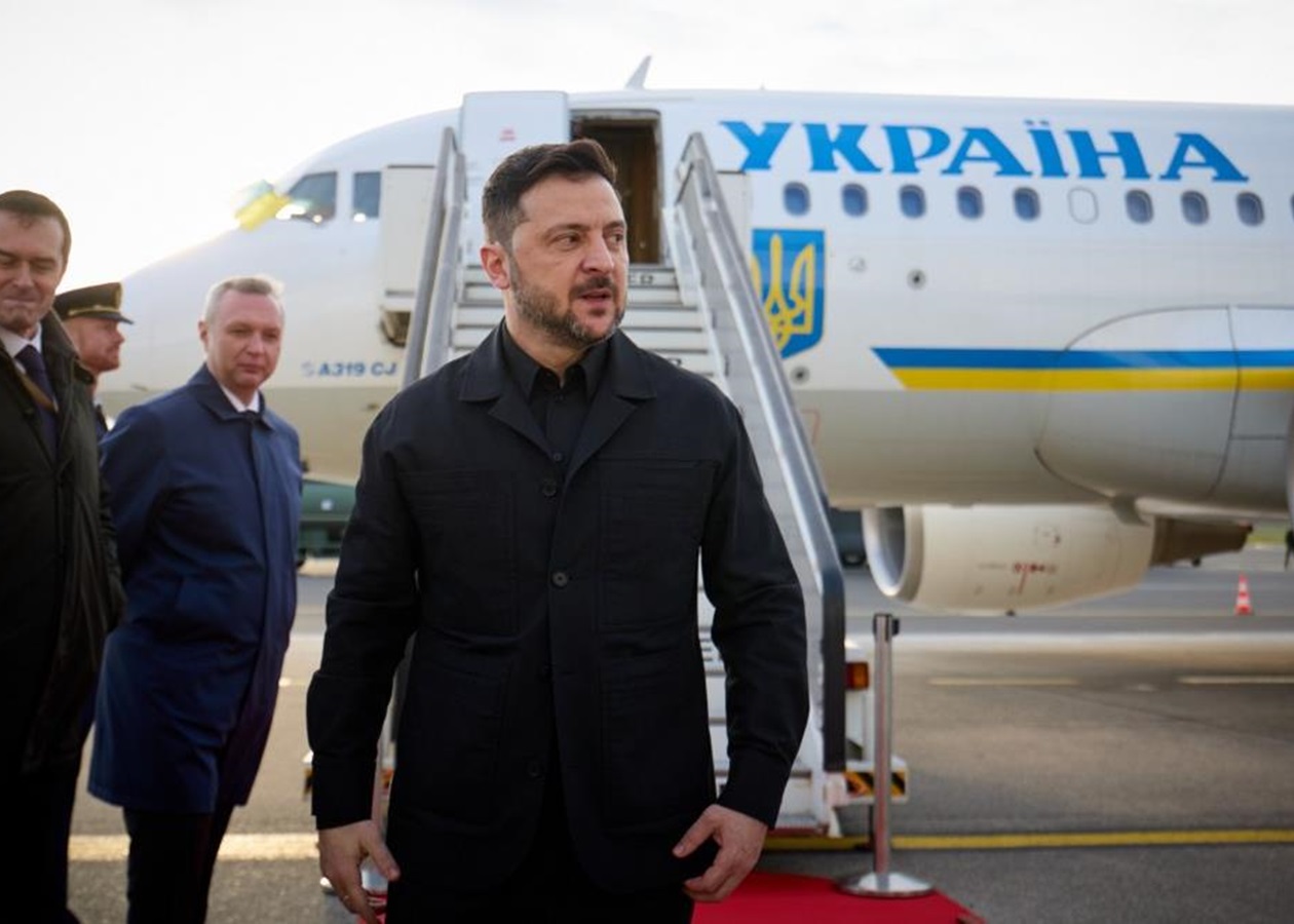 Зеленський прибув з візитом у Париж