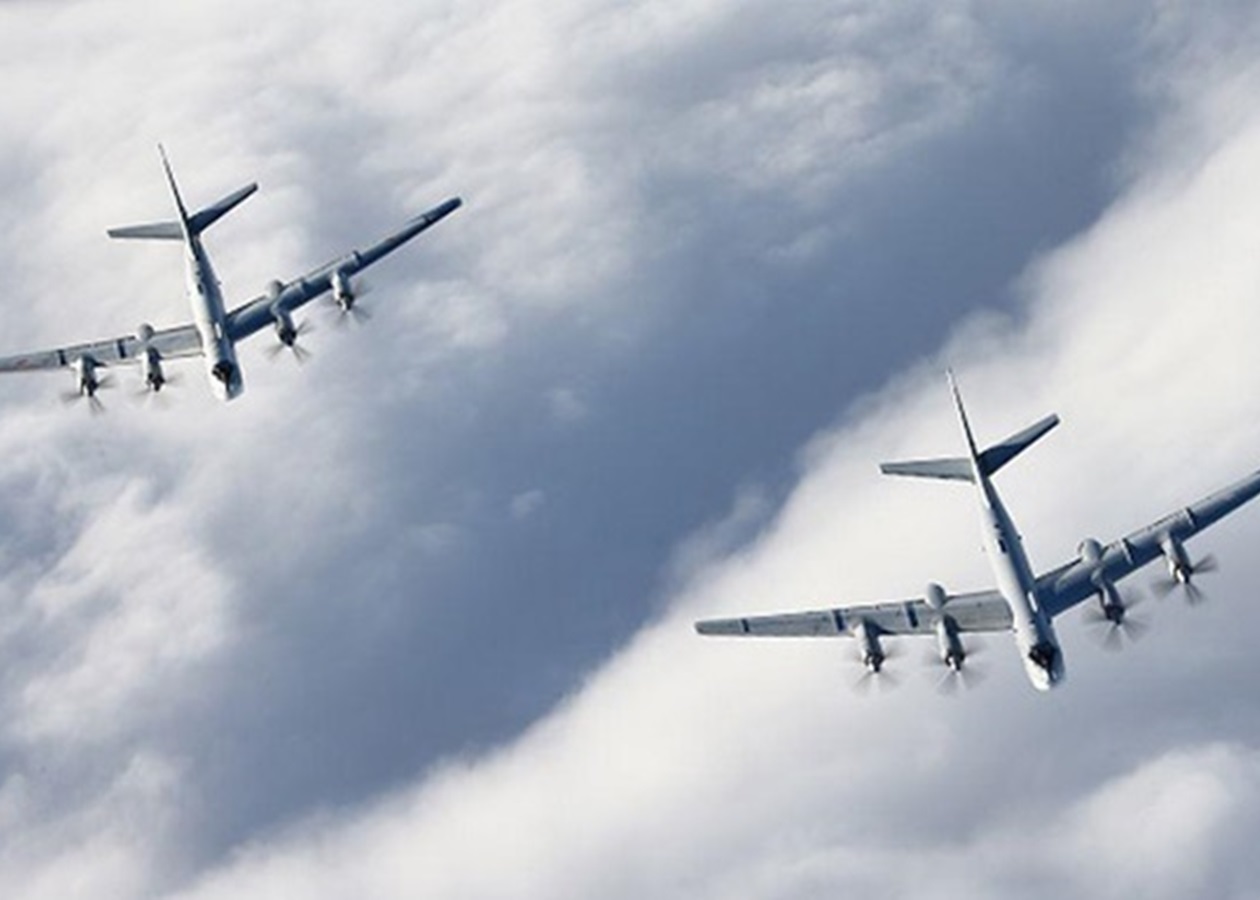 РФ підняла в небо носії крилатих ракет: коли пуски