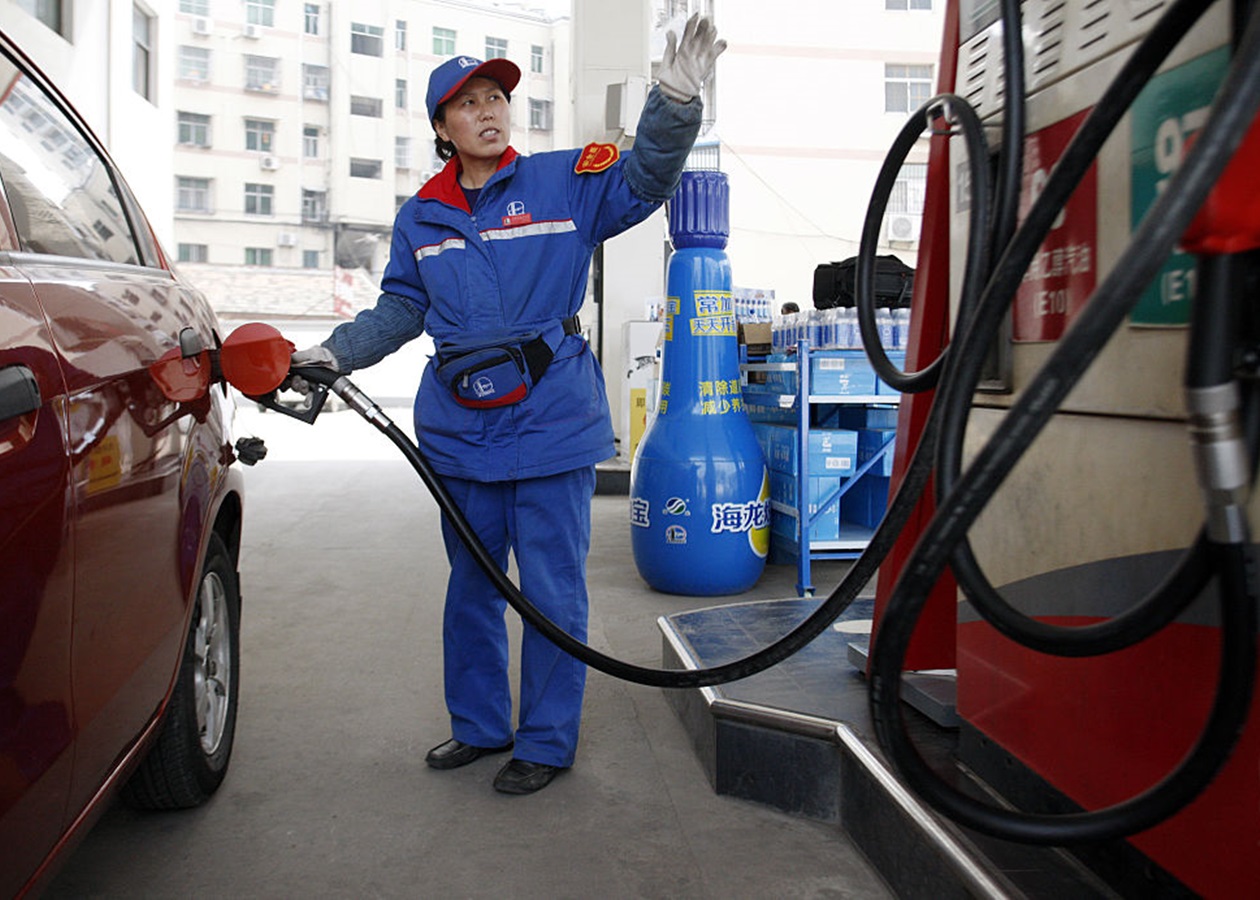 Китай наказав нафтопереробним заводам припинити експорт палива