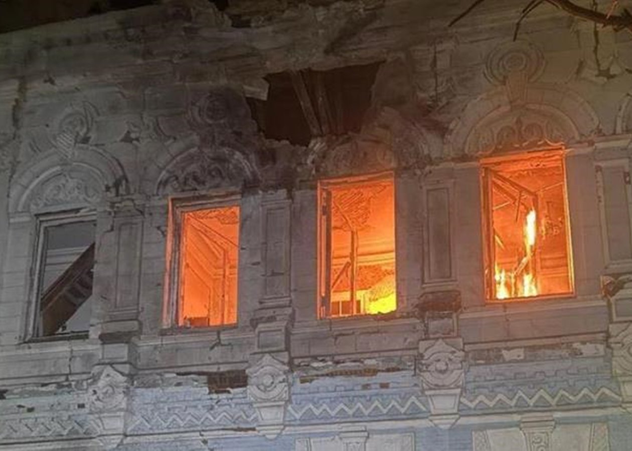 Росіяни влучили у бібліотеку у центрі Новгород-Сіверська