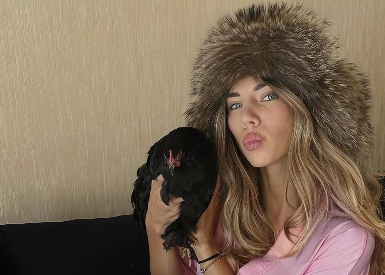 Курка на манікюрі. Одеситка принесла пташку у салон