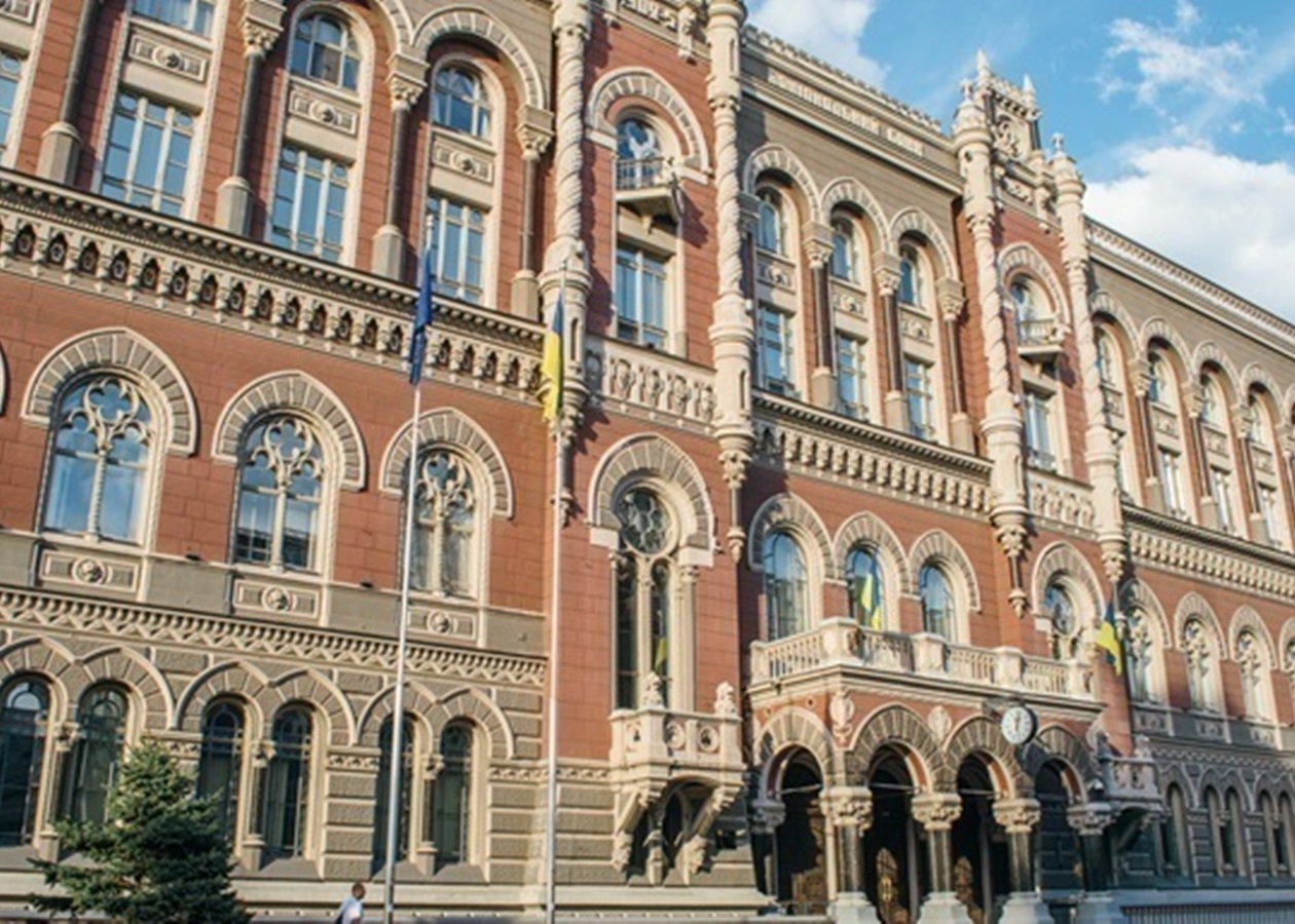 Нацбанк підняв офіційний курс долара