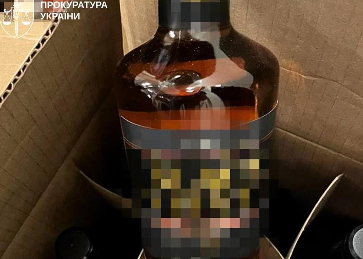 Викрито контрабанду алкоголю, який ввозили під виглядом дипвантажу