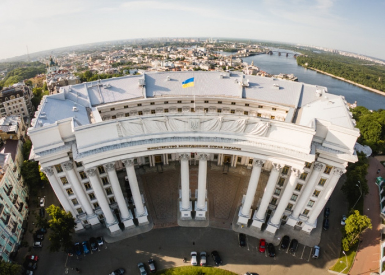 Росіяни пошкодили будівлю МЗС у центрі Києва