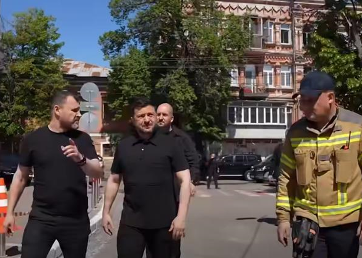 Зеленський відвідав місця влучань у Києві