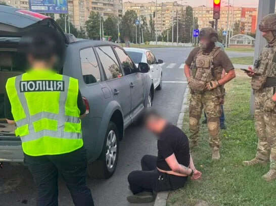 На Харківщині військовослужбовець вимагав 20 тисяч доларів за виключення з військового обліку