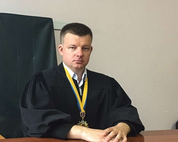Обшуки НАБУ, зв’язки з фігурантом справи та мільйонні статки: що відомо про суддю Дашутіна