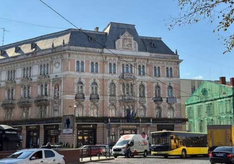 Суд зобов’язав дружину бізнесмена Кривецького відремонтувати фасад готелю «Жорж» у Львові
