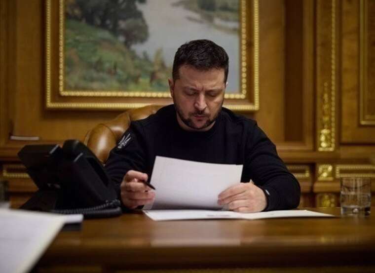 Зеленський підписав закони про оподаткування міжнародних посилок і доходів із цифрових платформ